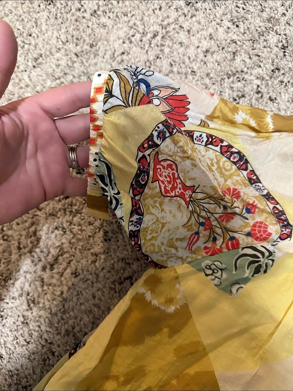 GiGi USA Women's Abstract Print Blouse Yellow & Multicolor Large Like New - Picture 5 of 5